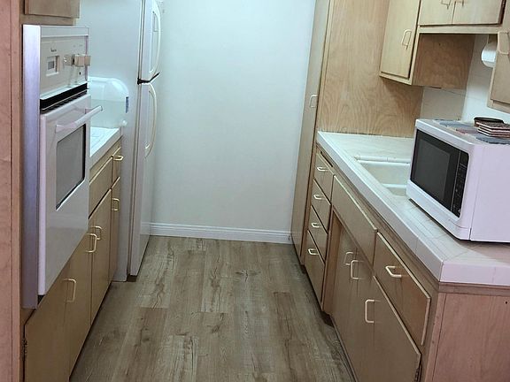 2nd image of 1225 Barry Ave APT 4