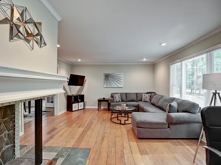 2885 Duke Of Gloucester St — Photo 14