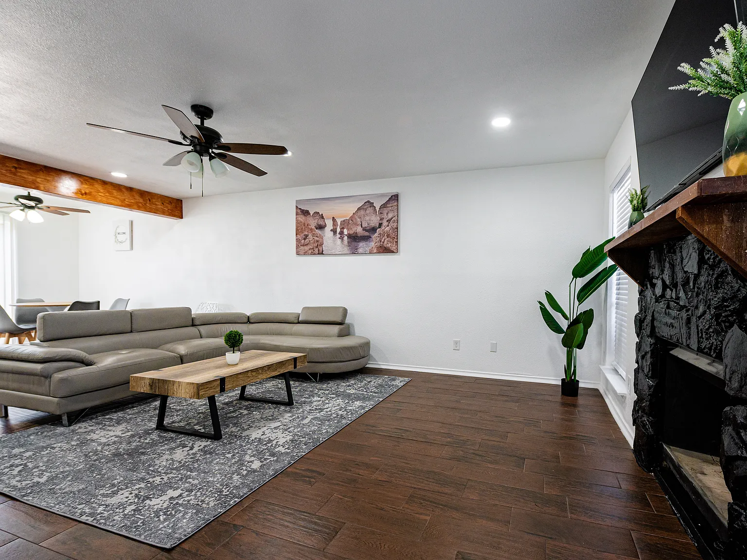 2 bed, 2.5 bath, 1218 sqft, $1,600 — Photo 1