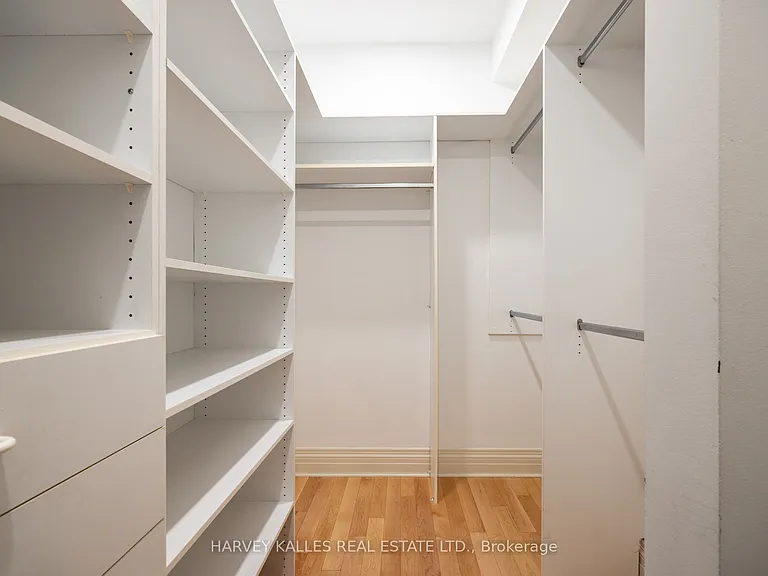495 Deloraine Ave — Photo 32