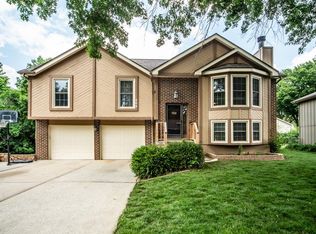 209 SE Winburn Trl, Lees Summit, MO 64063