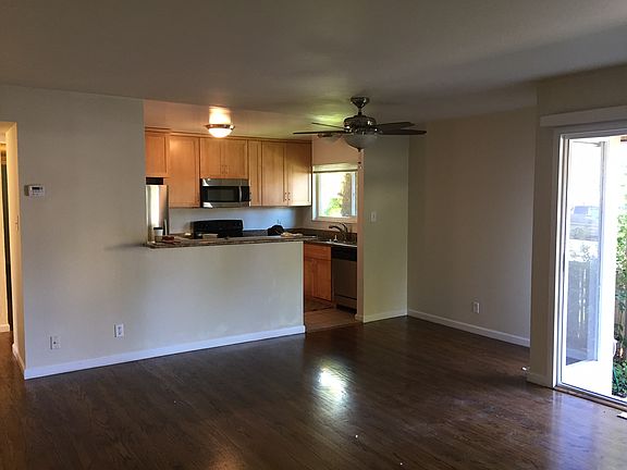 4th image of 825 Live Oak Ave APT B