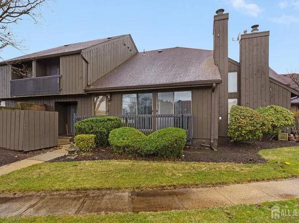 29 Westgate Dr, Edison, NJ 08820