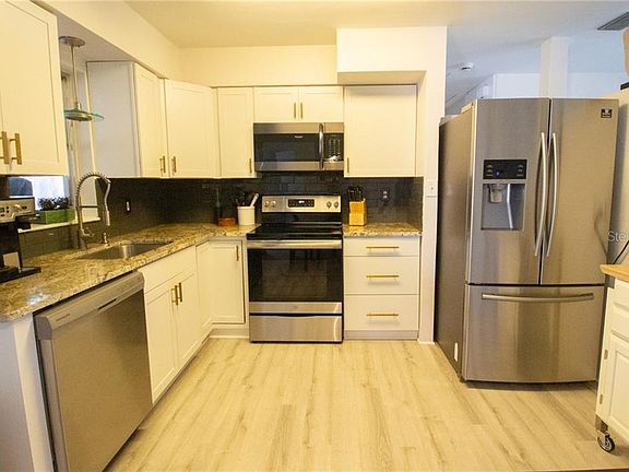 2nd image of 800 76th Ave N