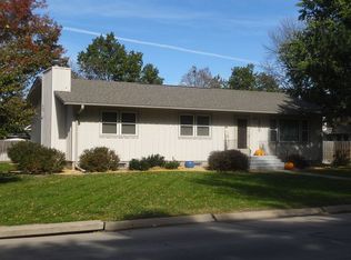 1305 E Lawn Plaza Dr, York, NE 68467