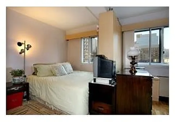 Sold by R New York | media 10