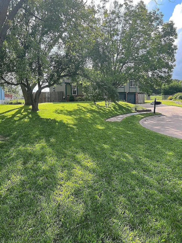 4 bed, 2100 sqft, $2,600 — Photo 2