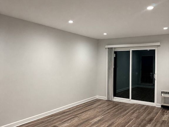 4th image of 403 Dorchester Ct APT 205