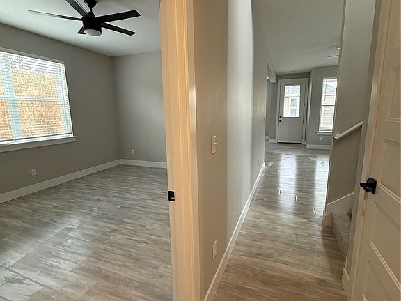 5th image of 444 Laurel Court SW