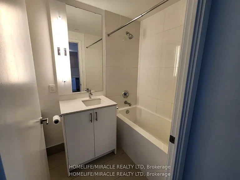 180 Veterans Dr #704 — Photo 14