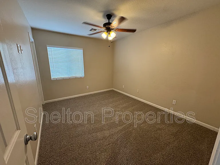 10153 N 115th Dr — Photo 14