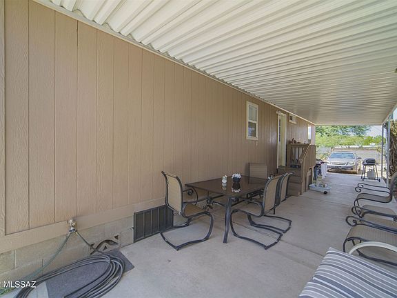 4th image of 4041 N Palm Grove Dr