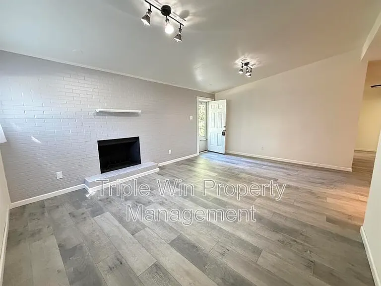 8301 Pepperidge Dr — Photo 3