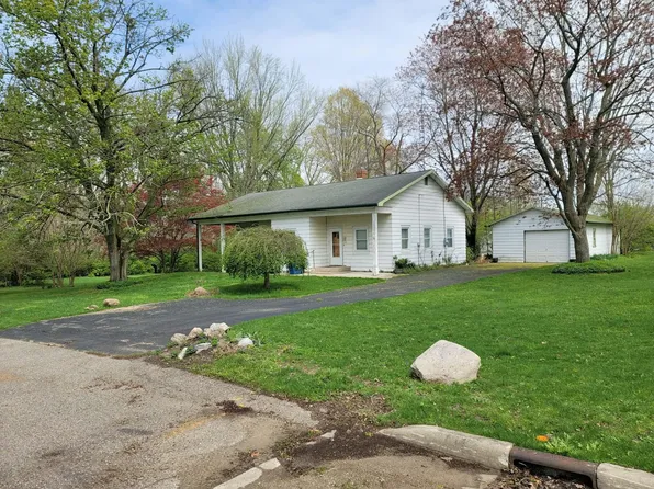 205 Sassafrass St, Coloma, MI 49038