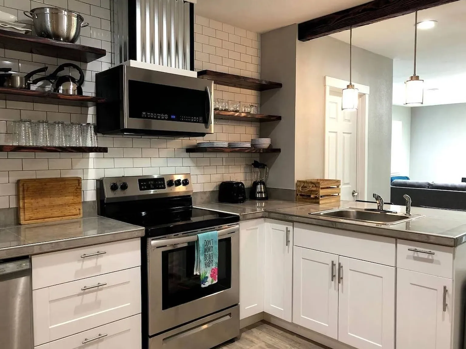 3 bed, 1.5 bath, 1100 sqft, $1,799 — Photo 1
