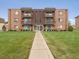 5728 128th St APT 1B, Crestwood, IL 60418