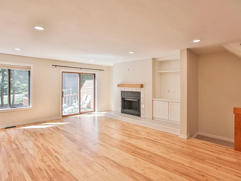 5 Dunvegan Woods — Photo 2