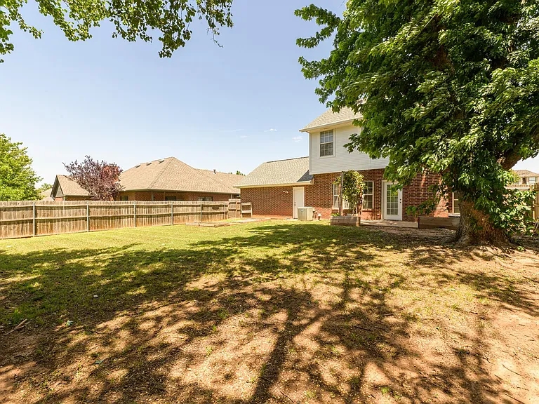 1829 Courtney Ln — Photo 49
