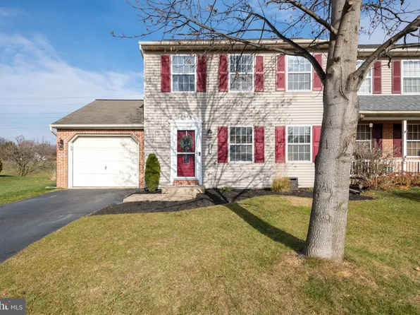 55 Chelmsford Dr, Marietta, PA 17547