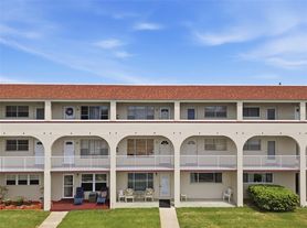 2434 Australia Way E, Clearwater, FL