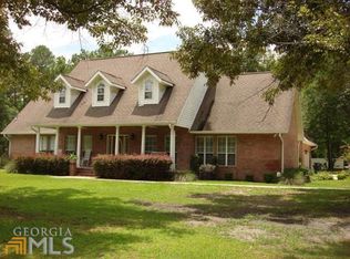 129 Memory Ln, Woodbine, GA 31569