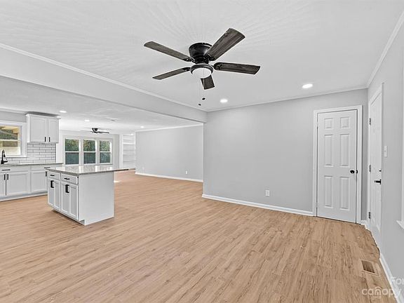 4th image of 138 Lenhaven Trl