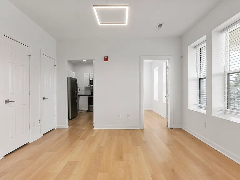 Oasis on Linwood — Photo 4
