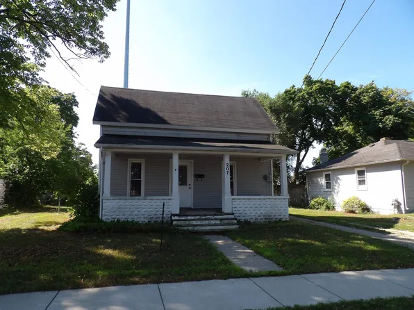 207 W 6th St, Clare, MI 48617