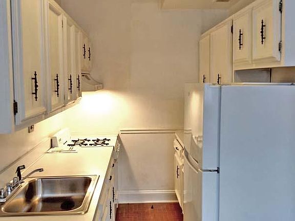2nd image of 115 D St SE APT 202