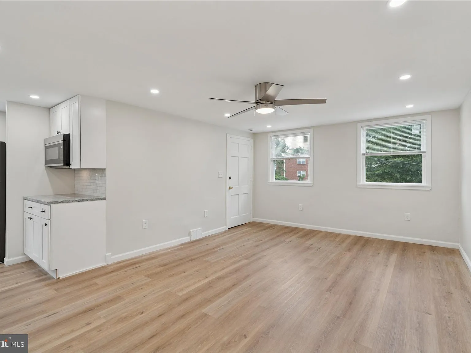 2 bed, 882 sqft, $1,975 — Photo 4