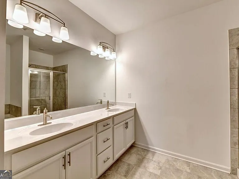 477 Danville Ave — Photo 35