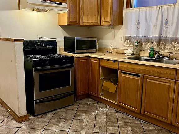 5th image of 3928 Pulaski St