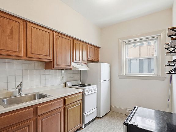 3rd image of 1464 Tremont St APT 5