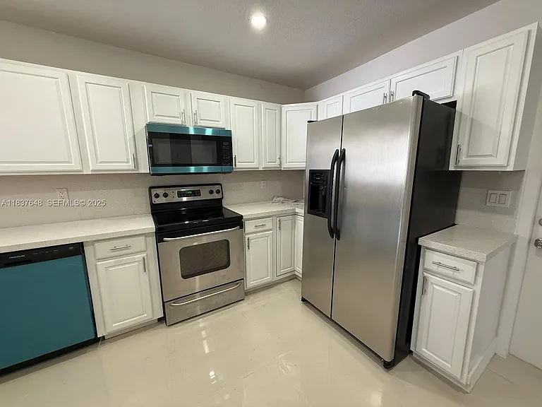 1494 W 34th St — Photo 16