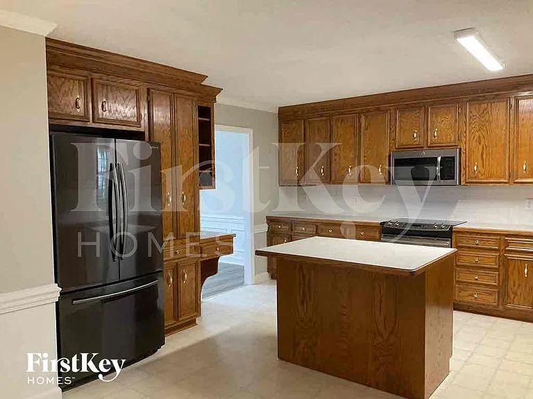 110 Longbridge Dr — Photo 7