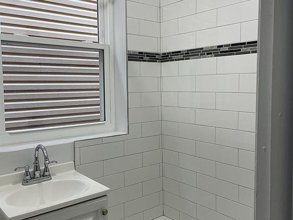 5th image of 15 Marion Pl APT 5