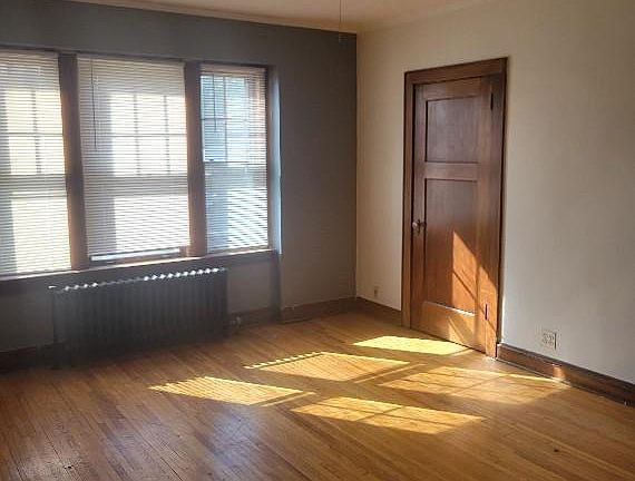 2nd image of 813 University Ave SE APT 101