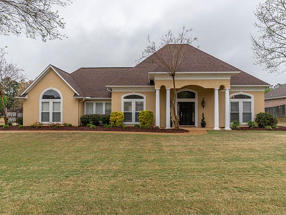 2nd image of 204 Gardenia Dr