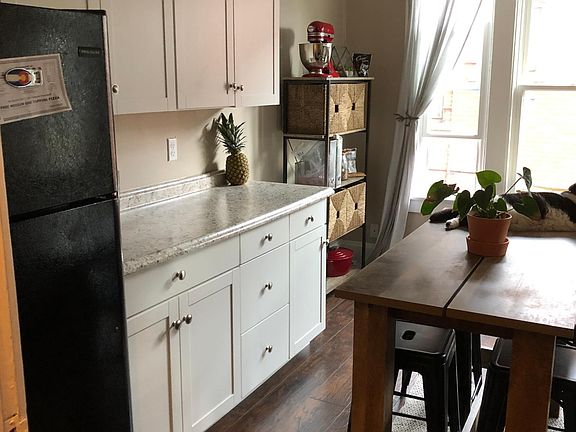 2nd image of 436 1/2 Vermont Pl
