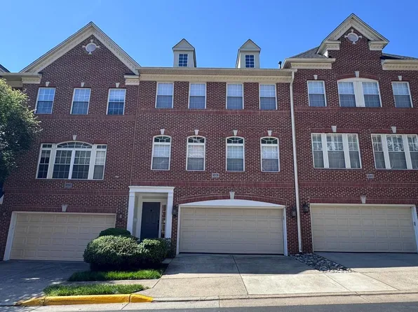 47779 Scotsborough Sq, Sterling, VA 20165