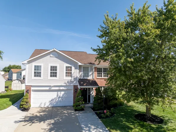 9736 Piper Lake Dr, Indianapolis, IN 46239