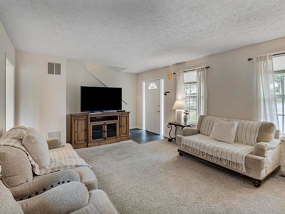 3rd image of 774 Jefferson Dr