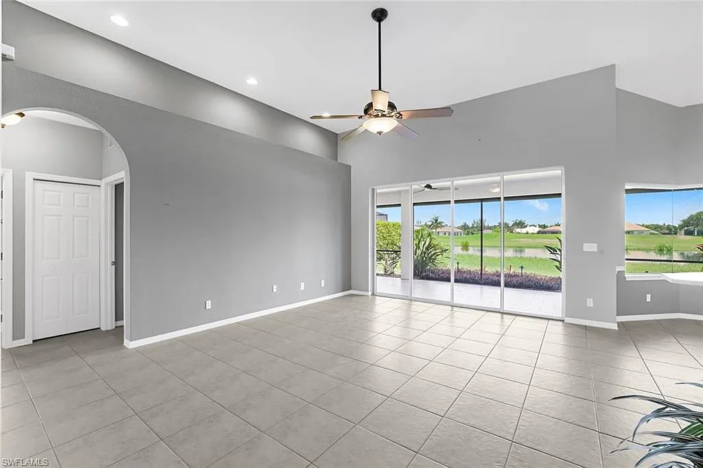 3 bed, 2.0 bath, 2016 sqft, $3,200 — Photo 3