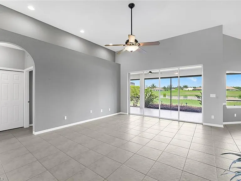 18025 Greenwood Dr — Photo 3
