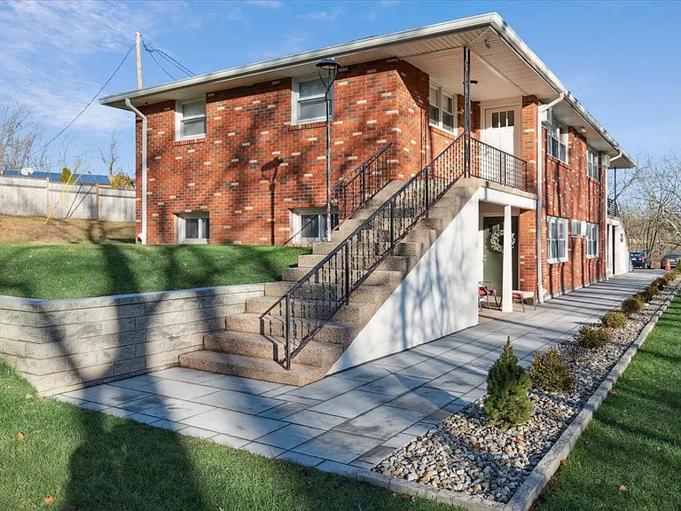 285 Stamets Rd #2 — Photo 3