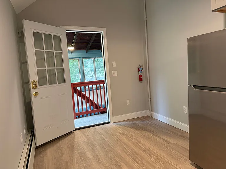 31 Marble Ave — Photo 6