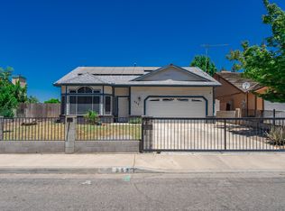 552 W Citrus Dr, Farmersville, CA 93223