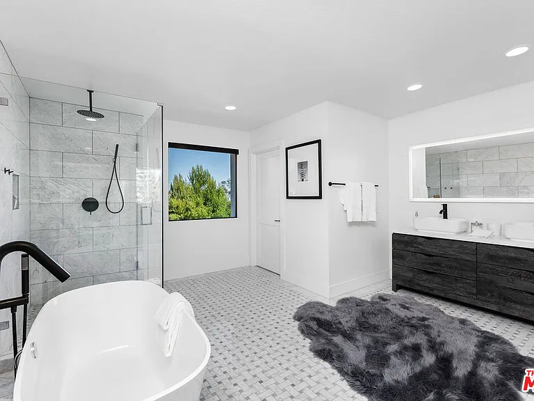 23458 W Moon Shadows Dr — Photo 14
