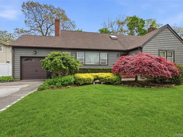 41 Lane Street, Lindenhurst, NY 11757