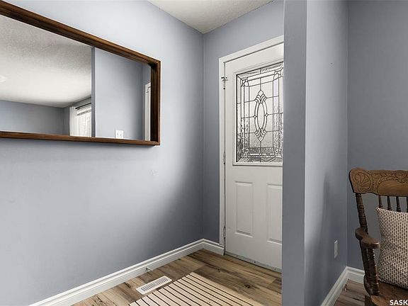 2nd image of 926 Broder St